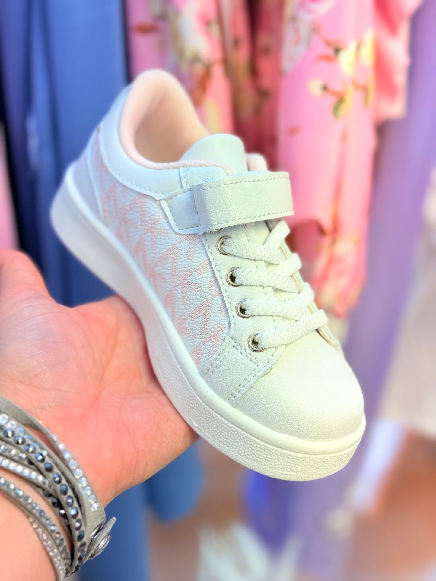 White sneakers ( pink )