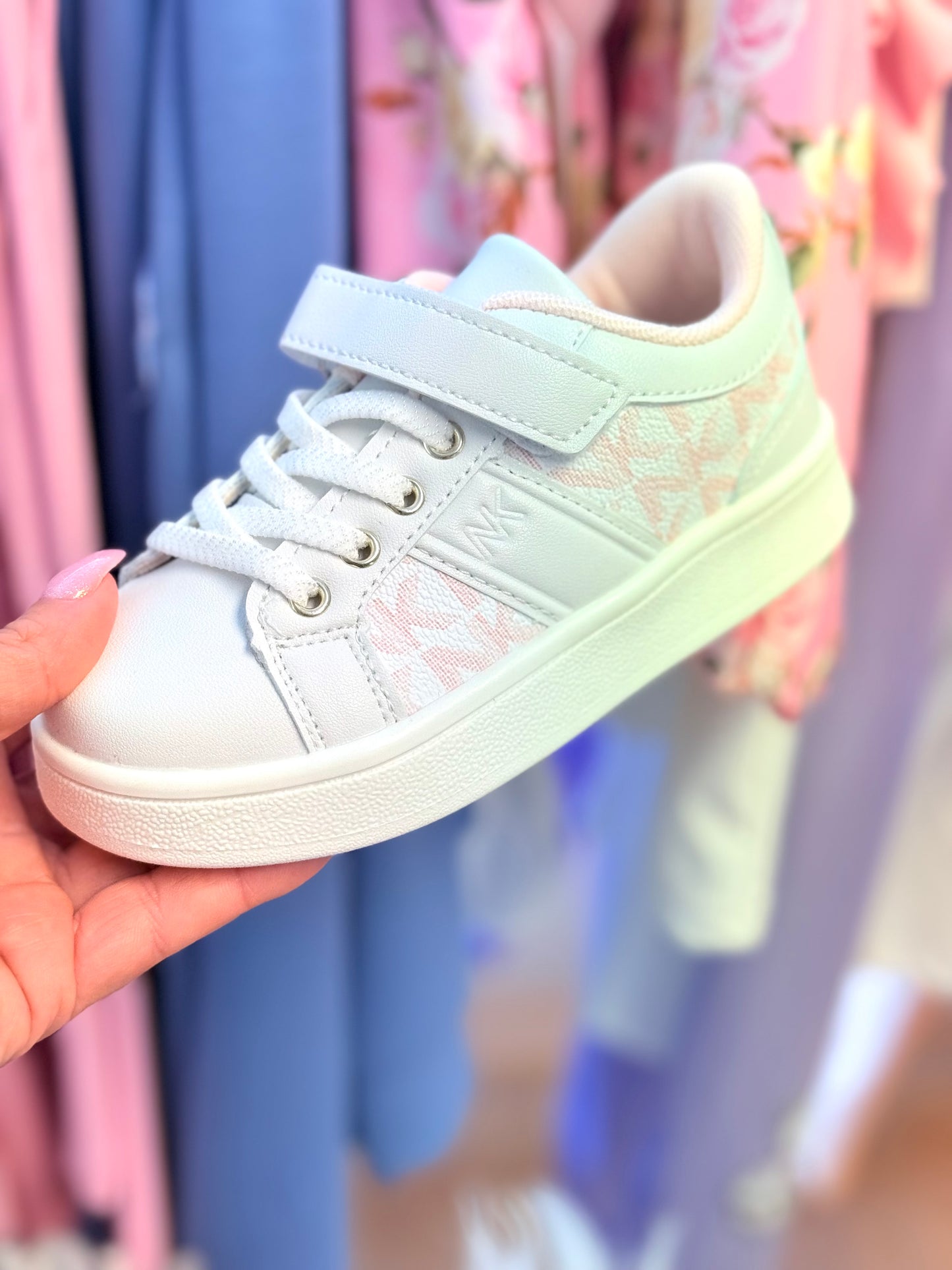 White sneakers ( pink )