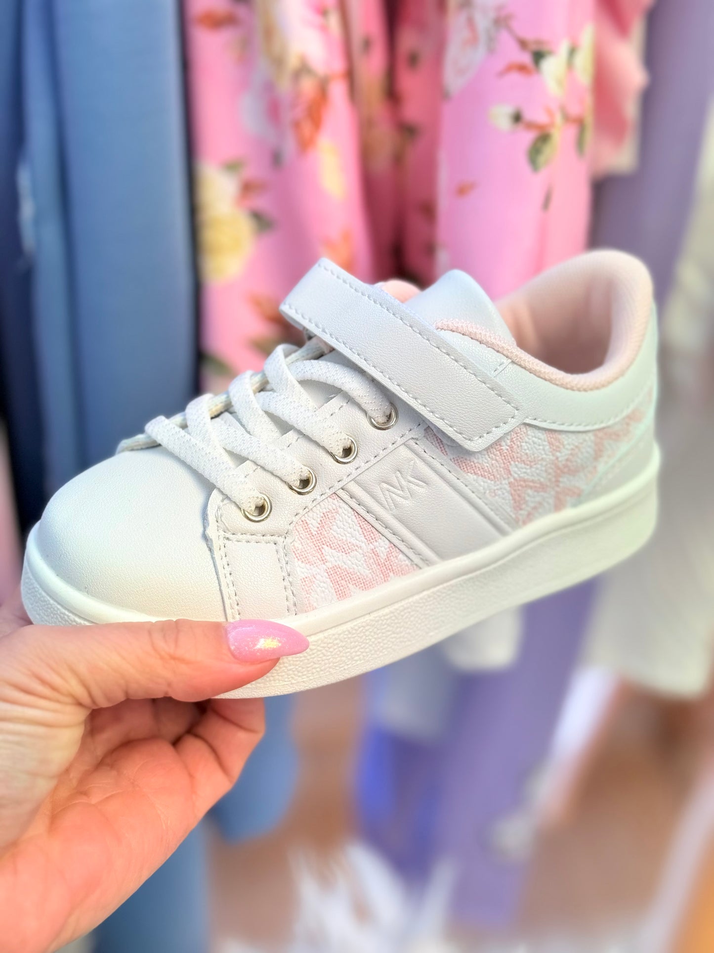 White sneakers ( pink )