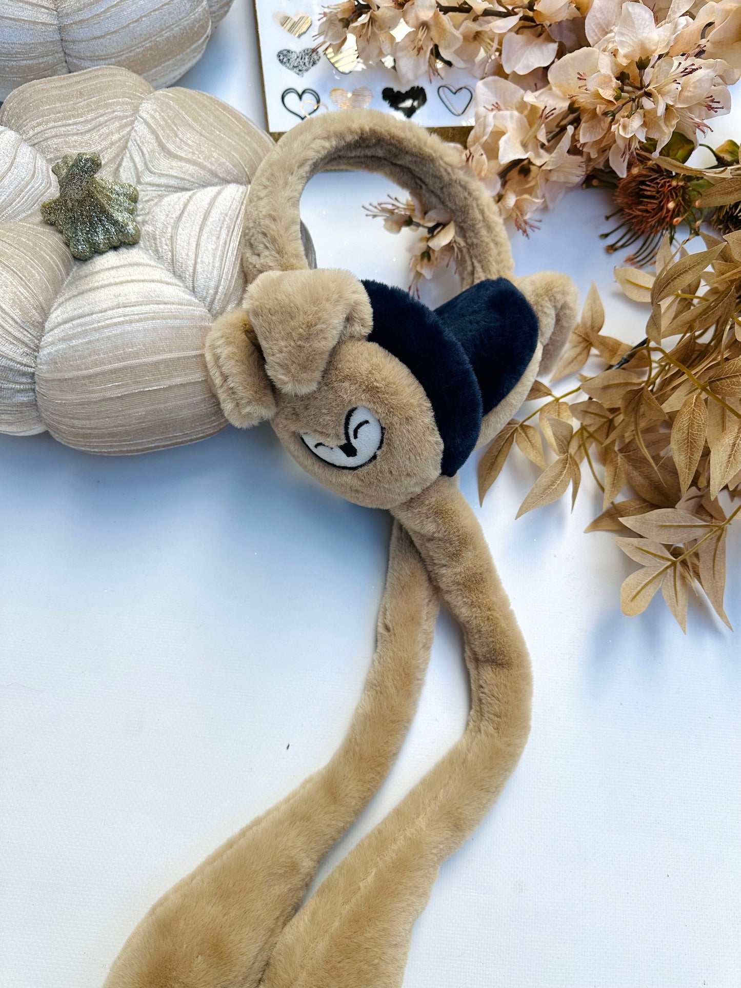 Earmuffs with moving ears