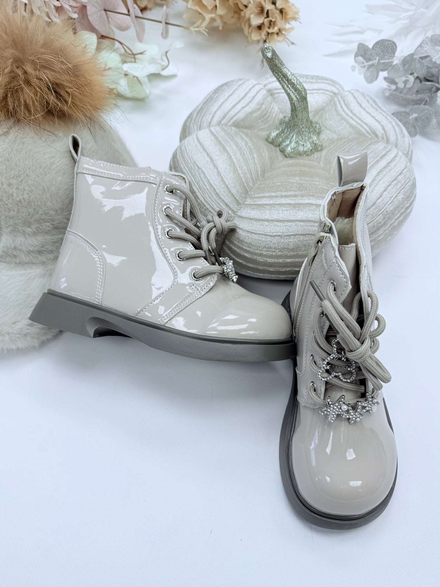 Beige winter boots