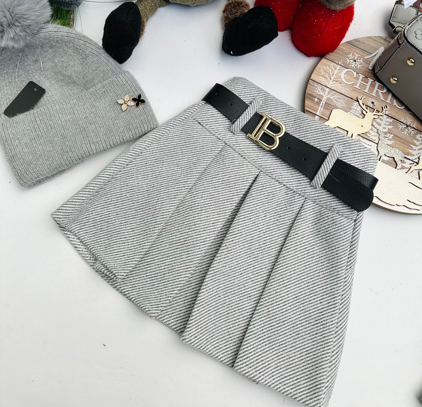 Grey skirt
