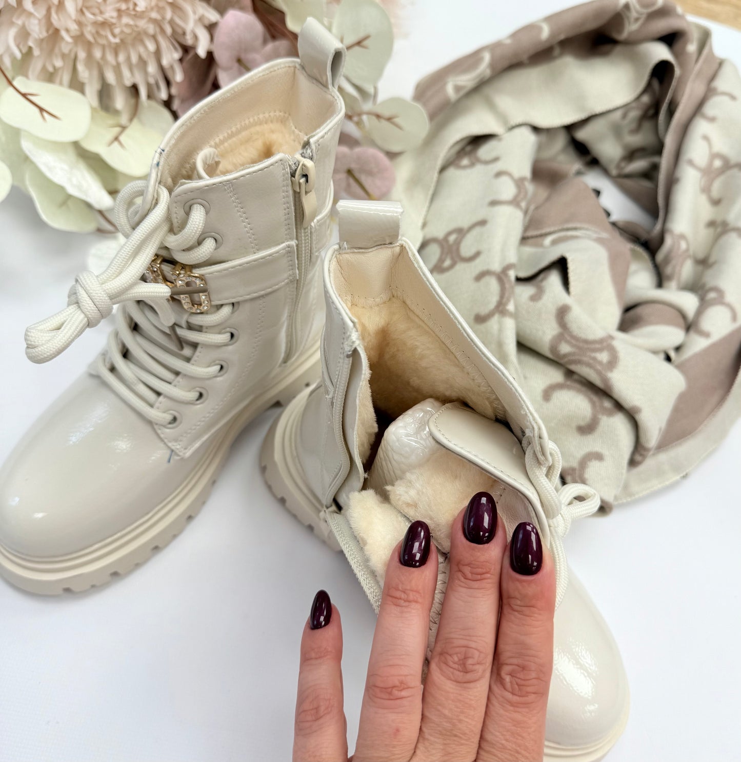 Beige winter boots