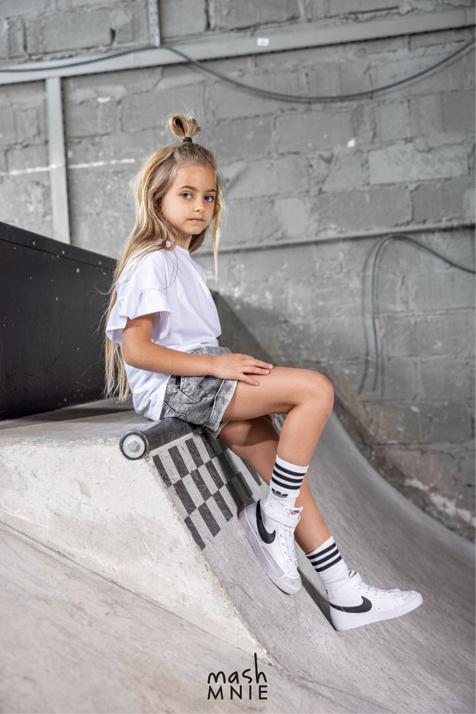 White WOLF t shirt