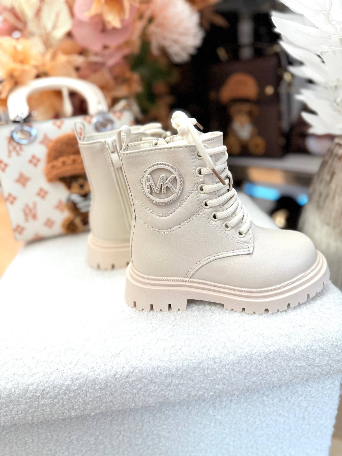 Beige winter boots