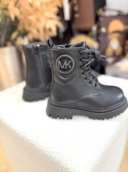 Black winter boots