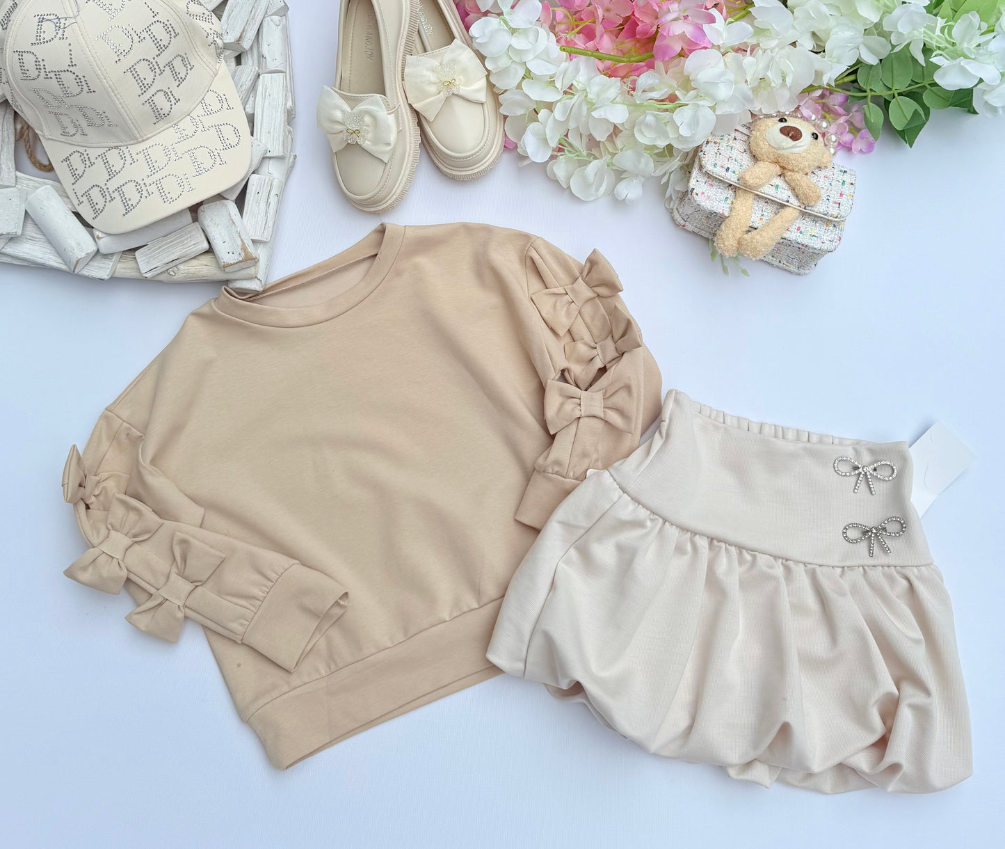 Beige bow sweatshirt