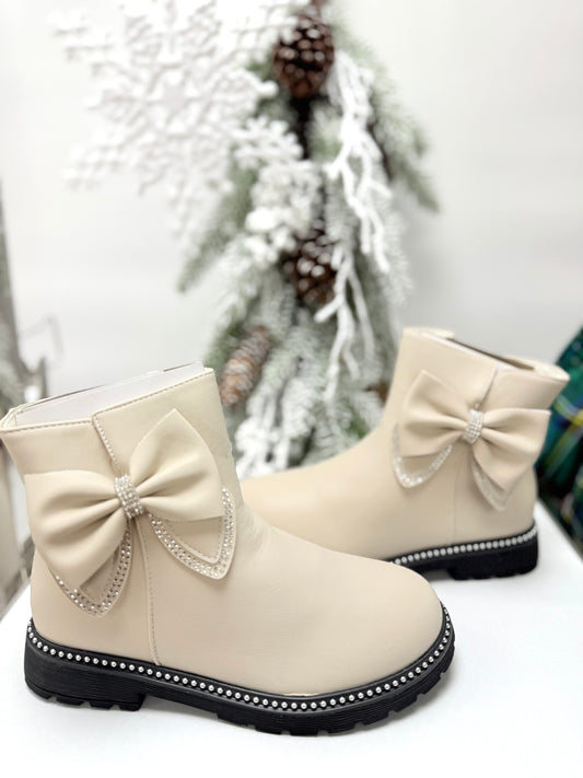Beige bow boots