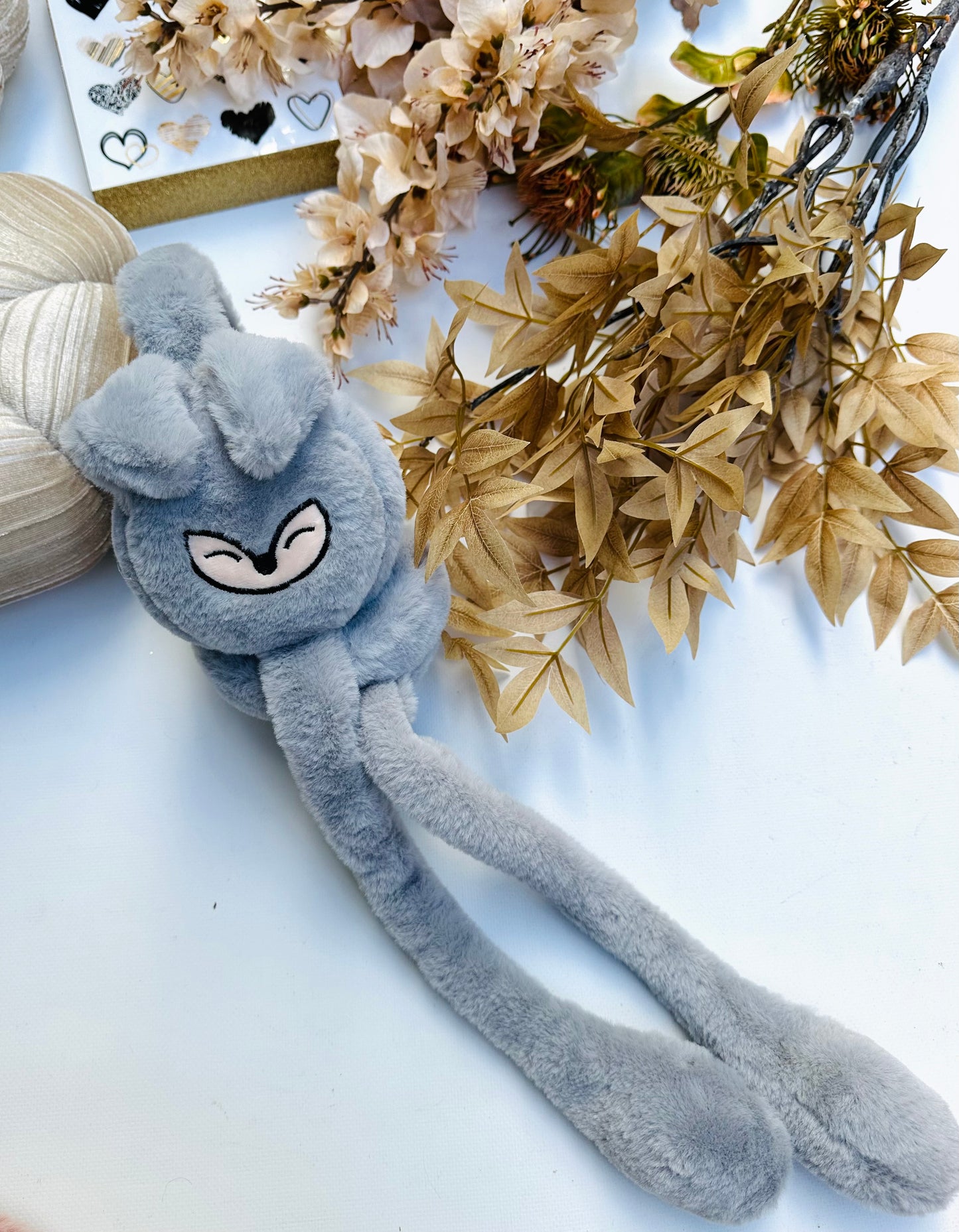 Earmuffs with moving ears