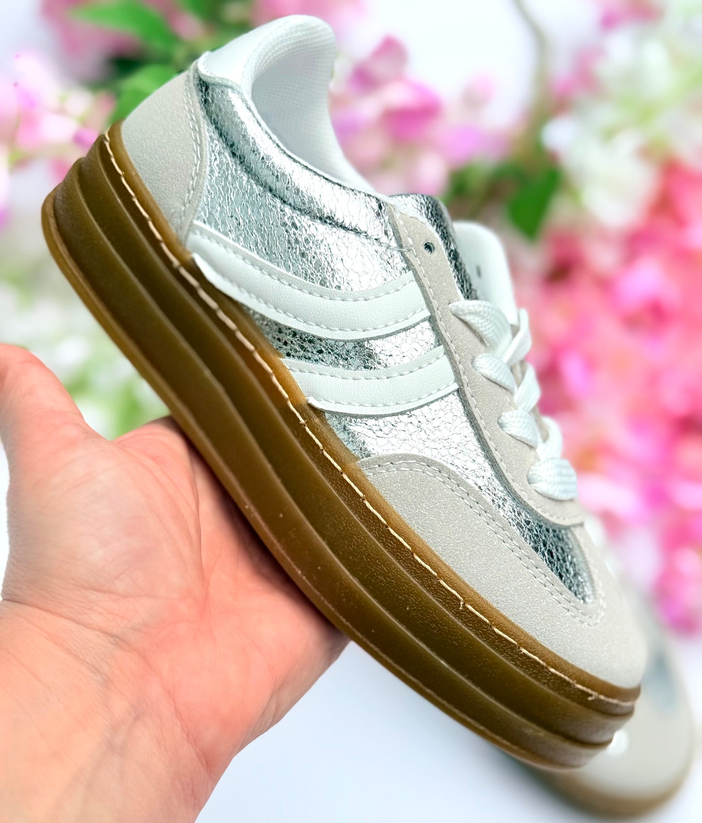 Silver snaekers