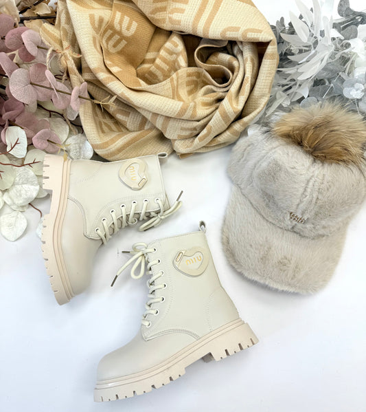 Beige winter boots