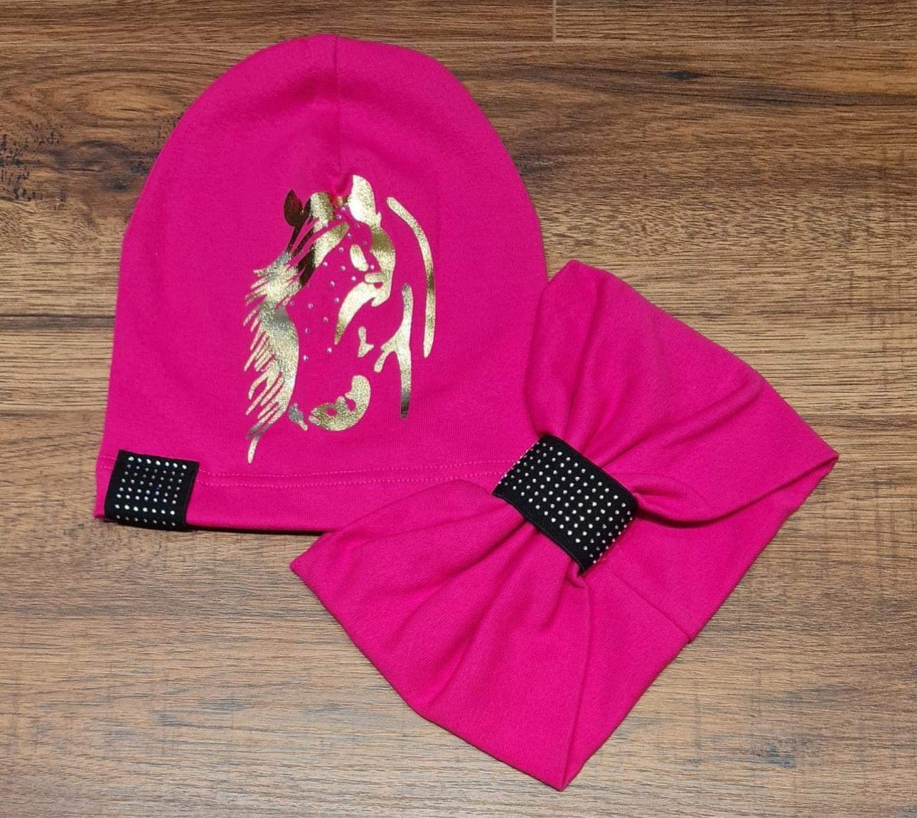 Horses set ( hat  and snood)