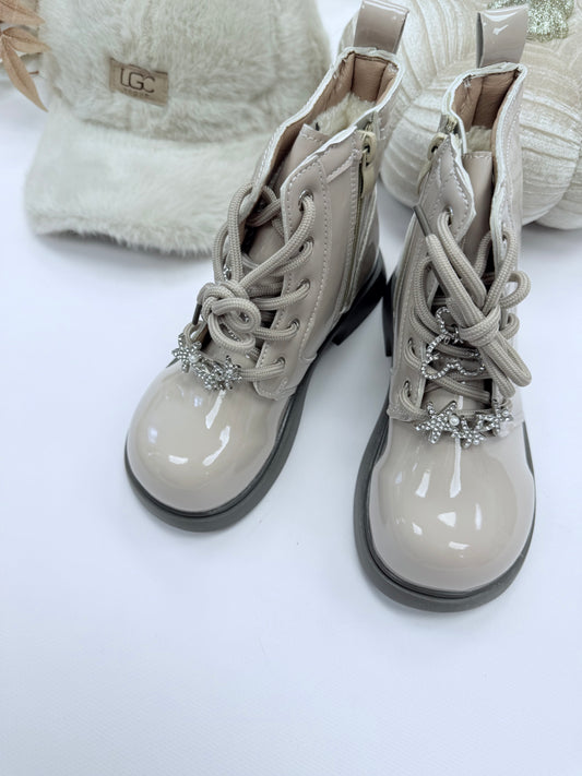 Beige winter boots