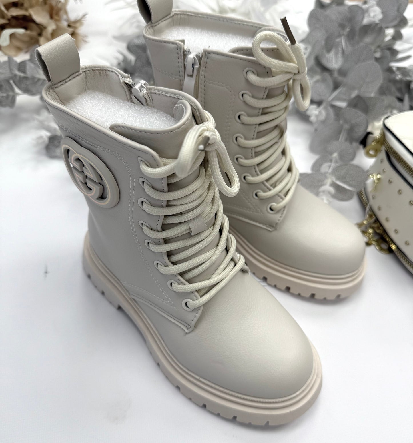 Beige winter boots