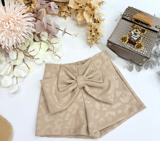 Beige bow shorts