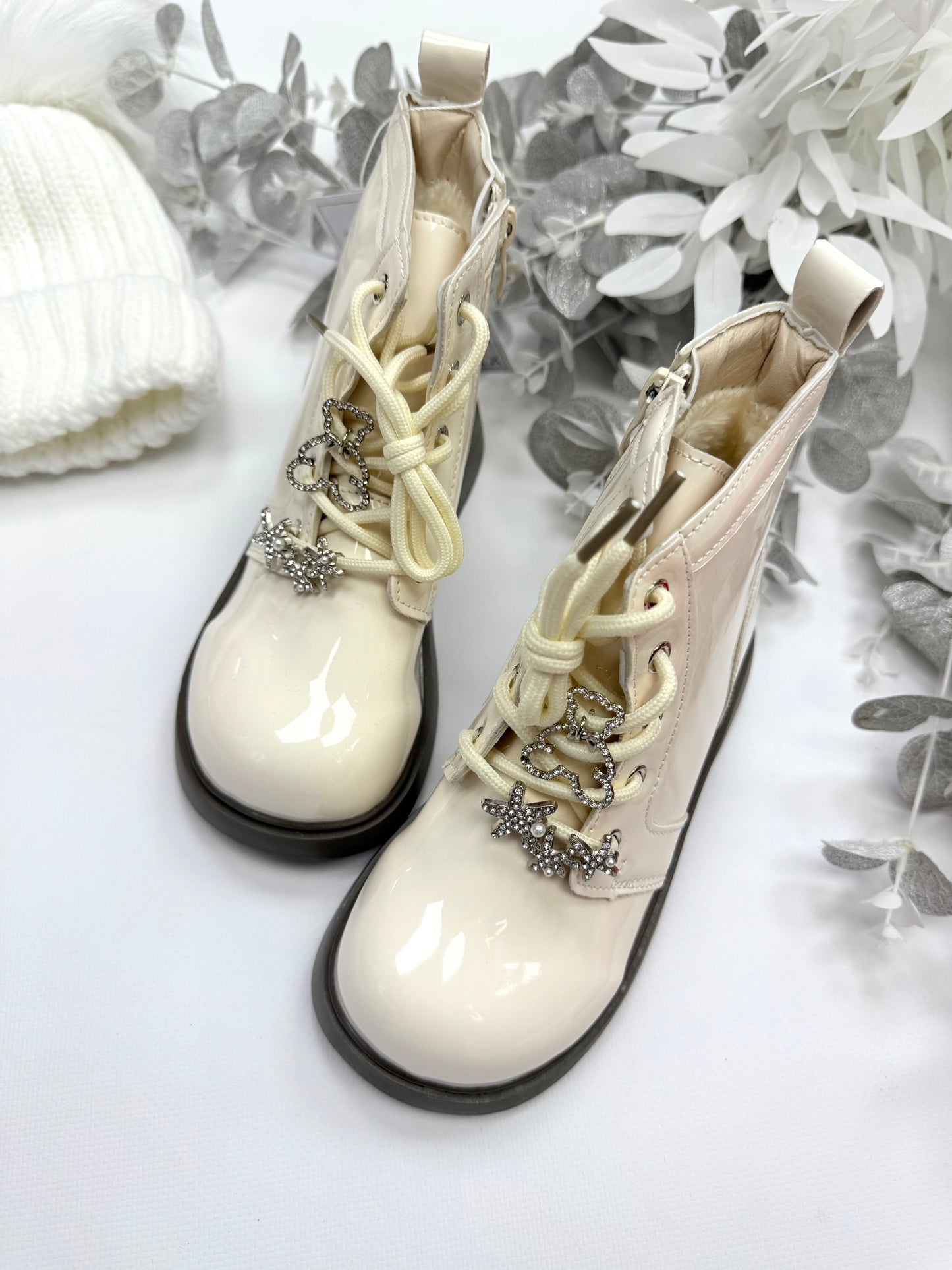 Cream winter boots