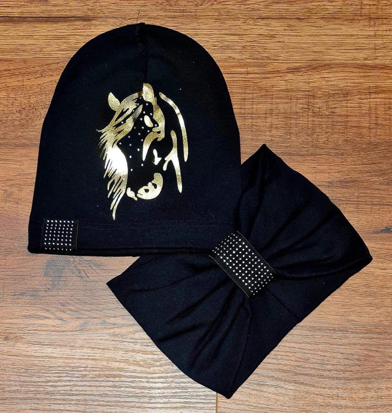 Horses set ( hat  and snood)