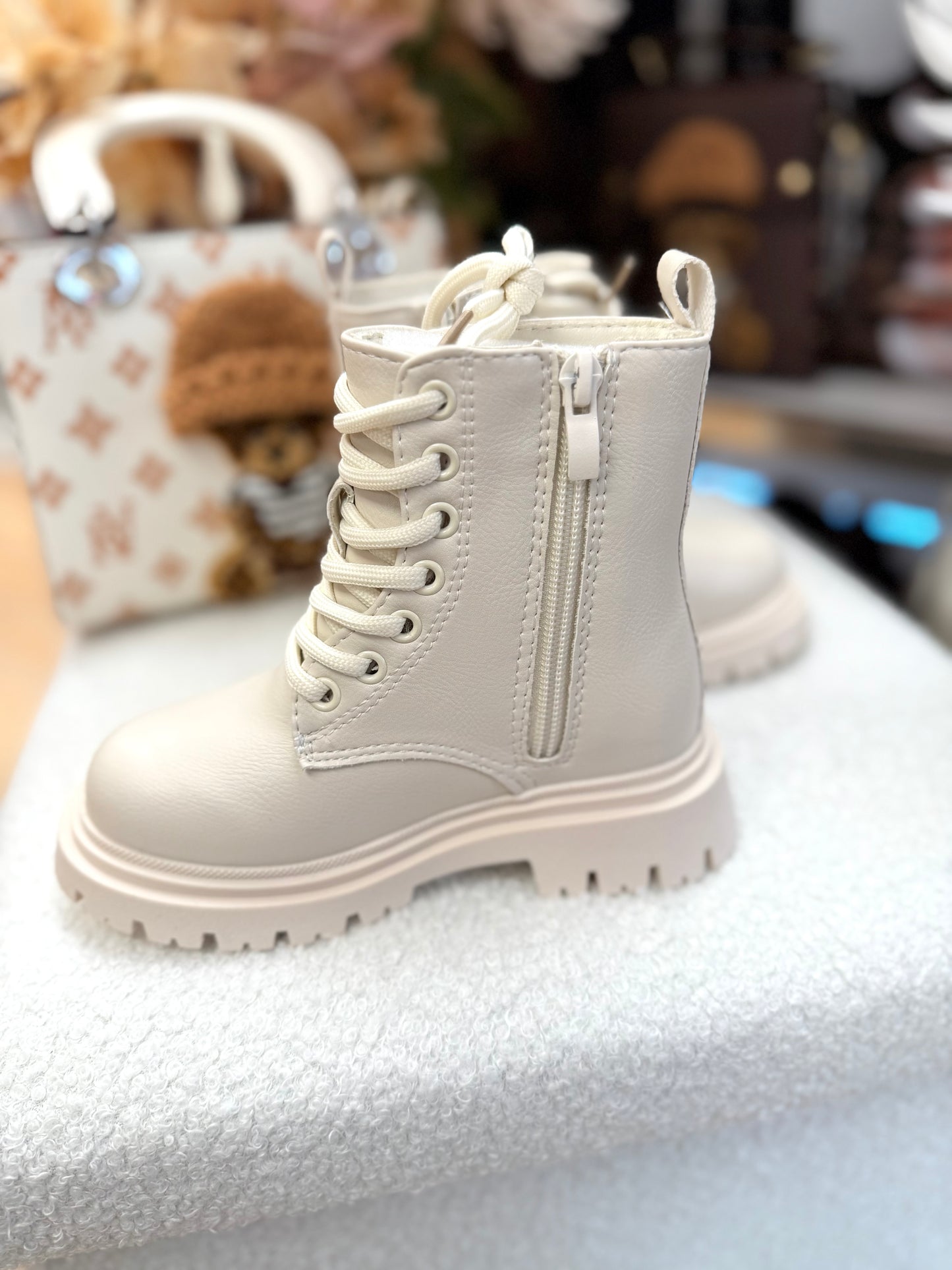 Beige winter boots