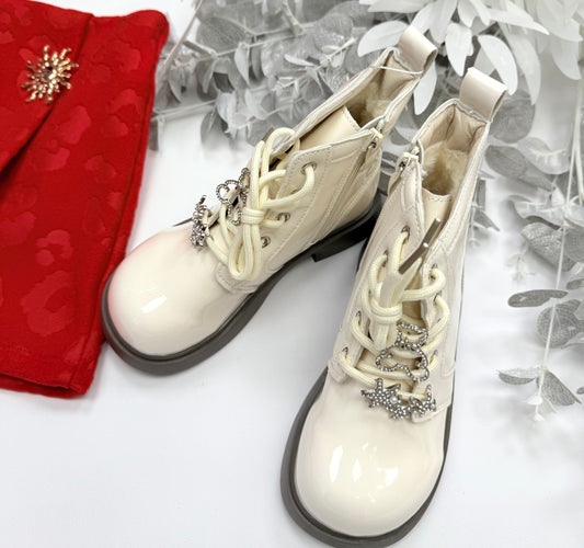 Cream winter boots