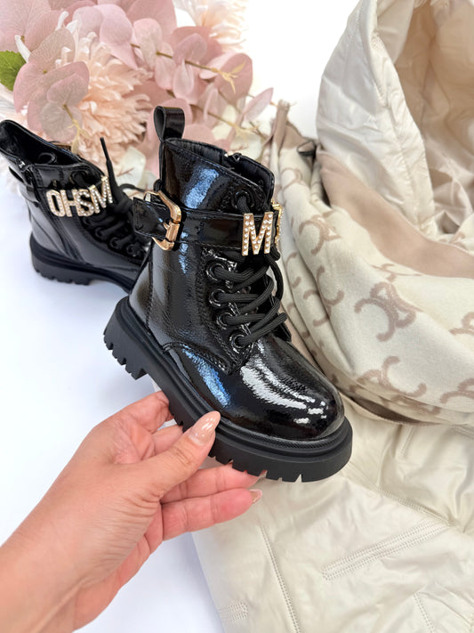Black winter boots