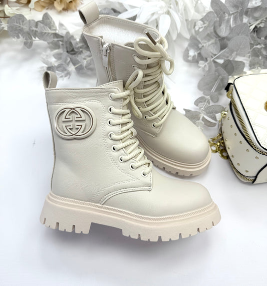 Beige winter boots