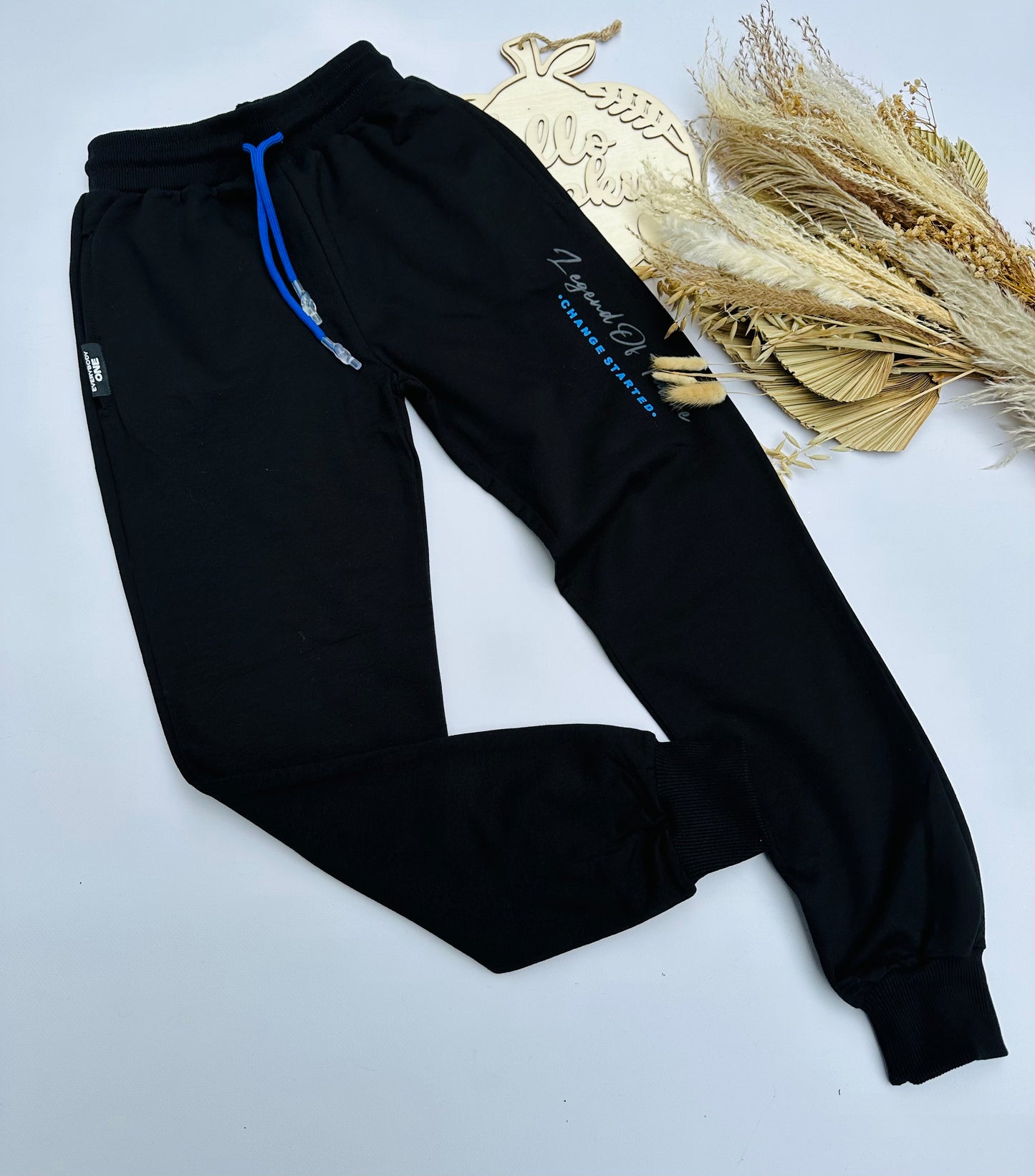 Black pants ( blue )