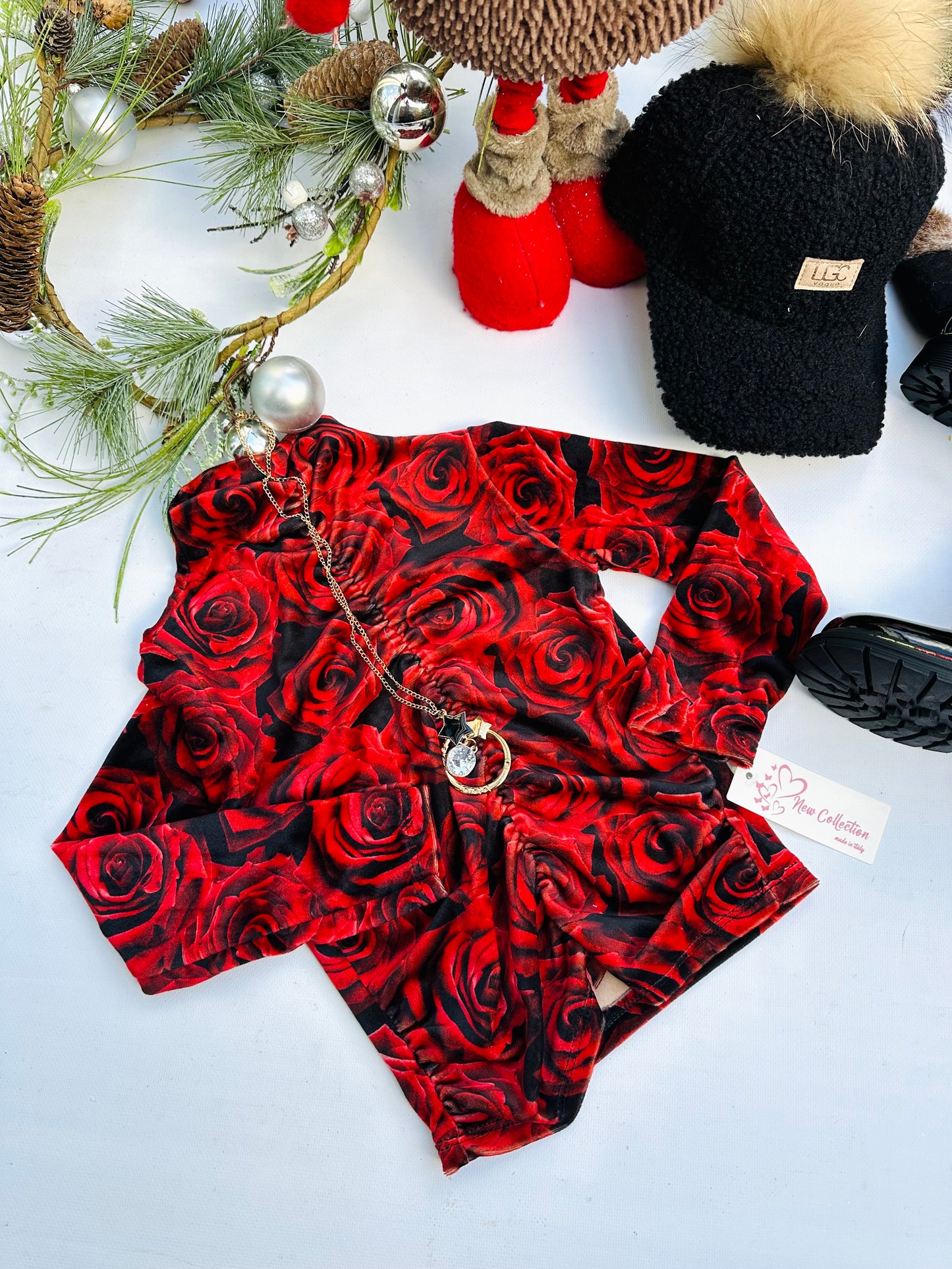 Roses top with necklace