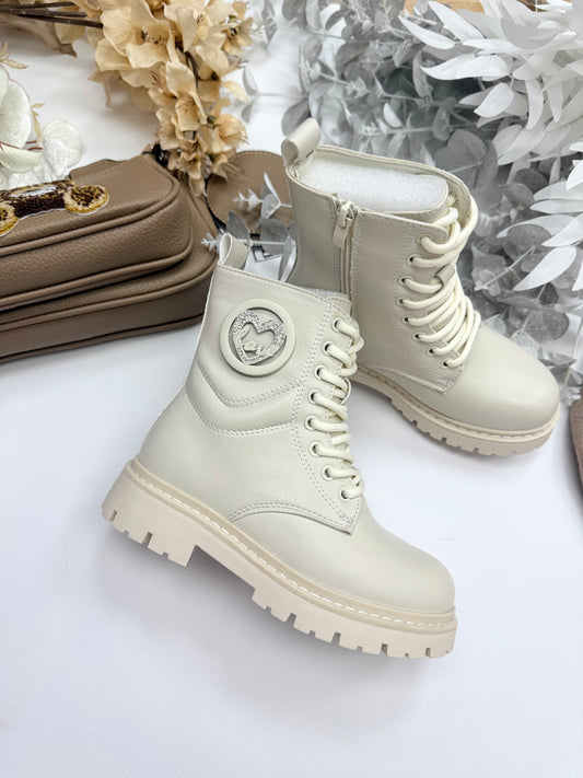 Beige winter boots