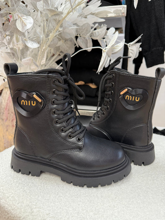 Black winter boots