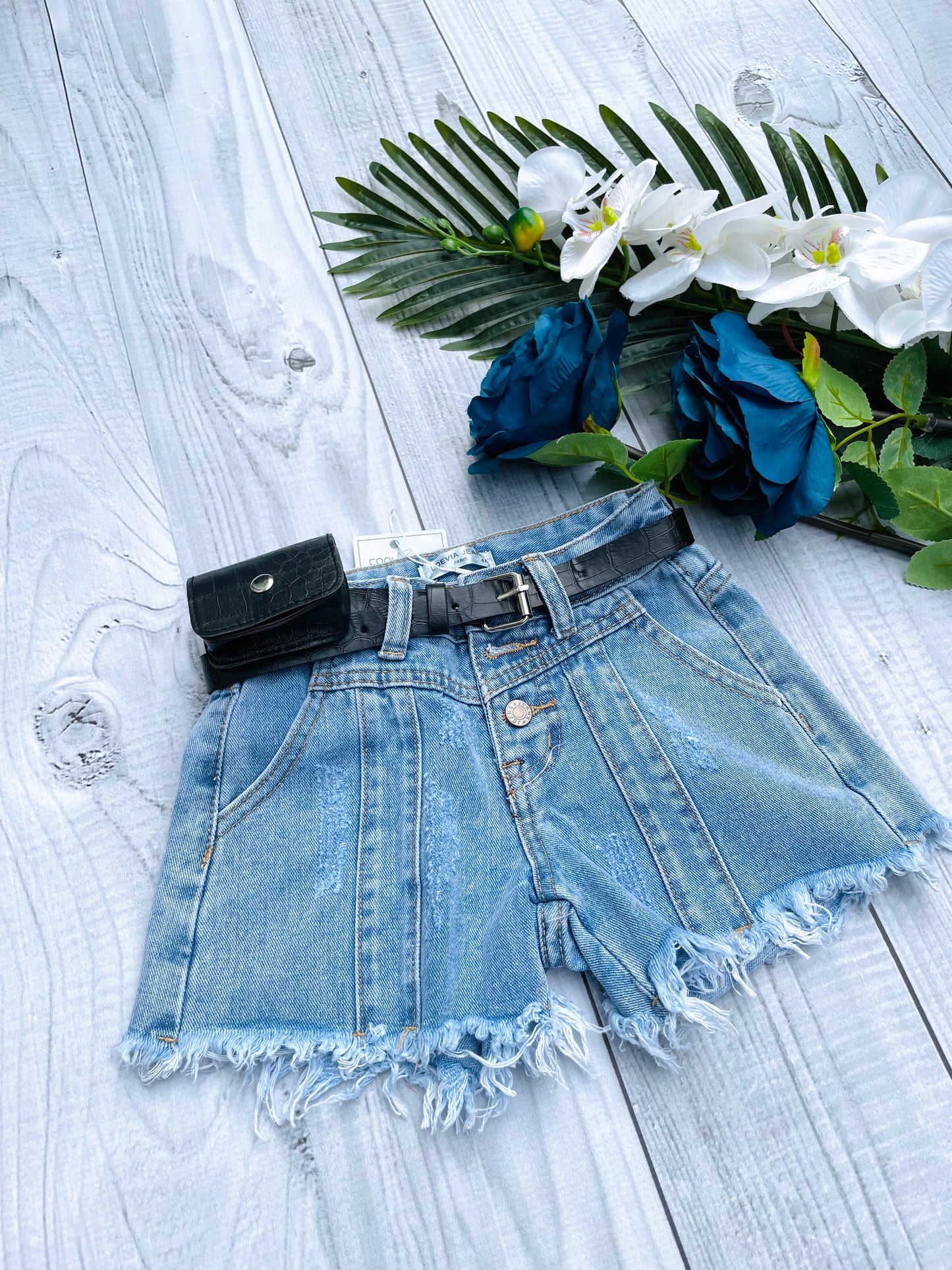 Denim shorts with belt