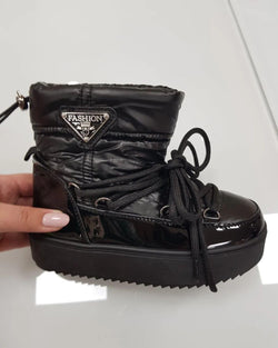 Black winter boots